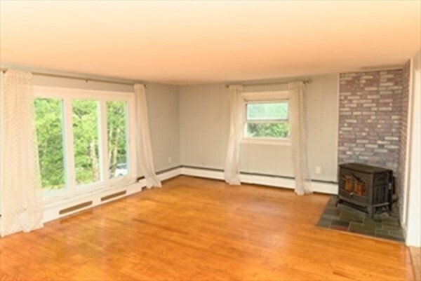 Building Photo - 10 Fair Oaks Rd