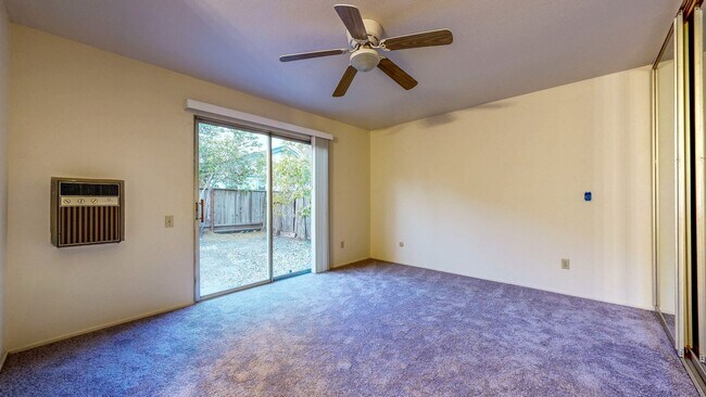 Building Photo - Bright 4 Bedroom 2 Full Bathroom Home with 2 Car Garage!