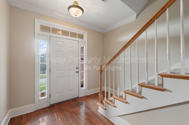 Building Photo - 4890 Somerset Dr