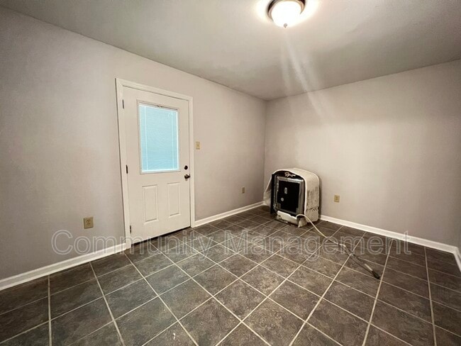Building Photo - 7123 Meadow Park Ave