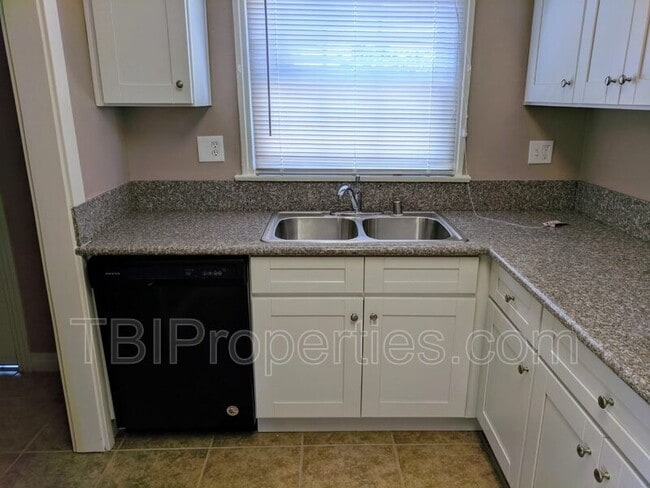 Building Photo - 863 W Campus Way