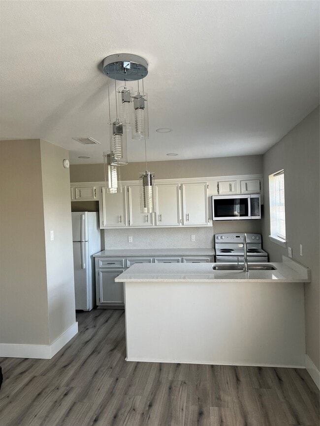 Building Photo - 511 Commerce St