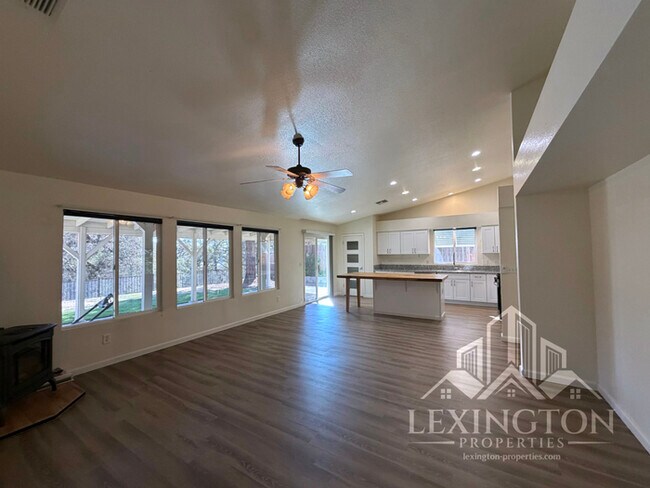 Building Photo - Pristine, single-story, 3bd/2ba, Home in Cameron Park!