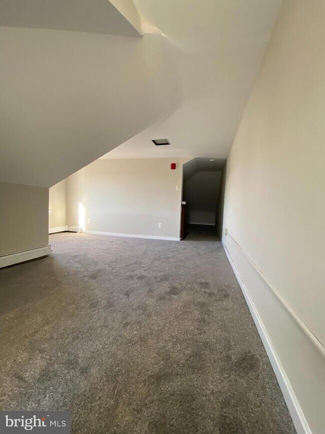 Building Photo - 1219 E Ridge Pike