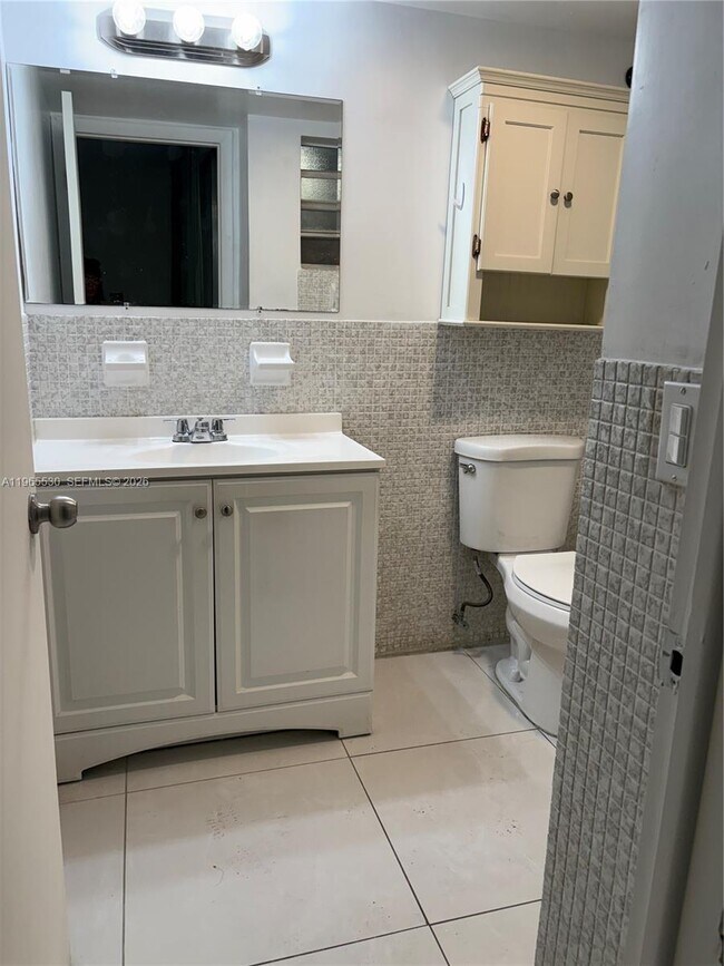 Building Photo - 1475 NE 125th Terrace