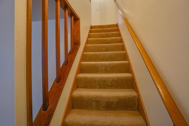 Building Photo - **Free March & April Rent **Fanno Creek Condo - Lovely Condo in Heart of Tigard