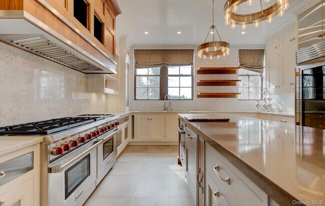 Building Photo - 393 Oyster Bay Road