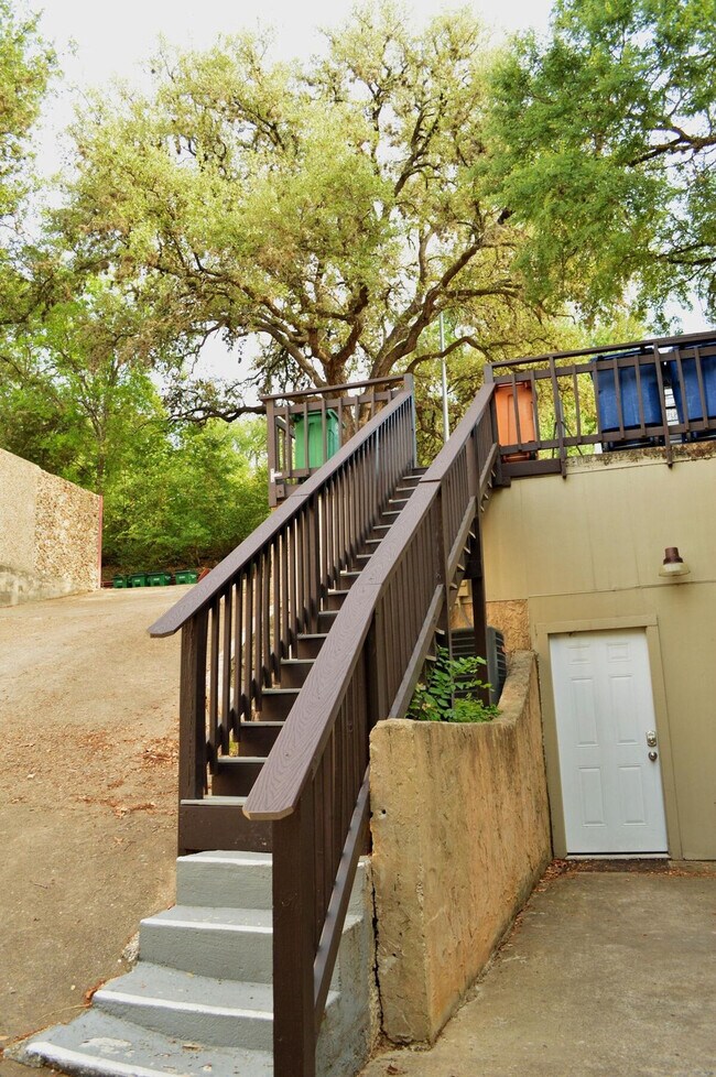 Building Photo - 2204 Trailside Dr