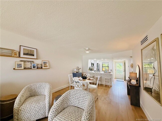 Building Photo - 7370 S Ocean Dr