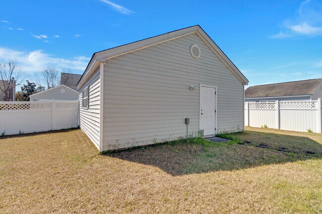 Building Photo - 19 Bushwood Dr