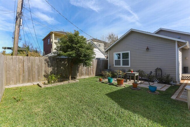 Building Photo - 509 Vincent St