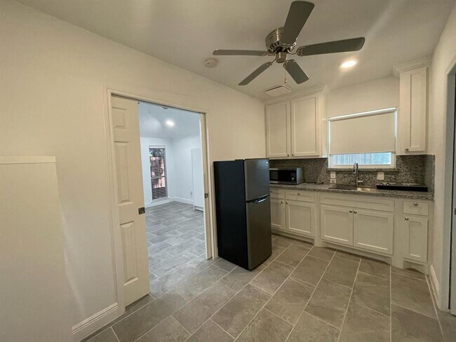 Building Photo - 7410 Ilex St