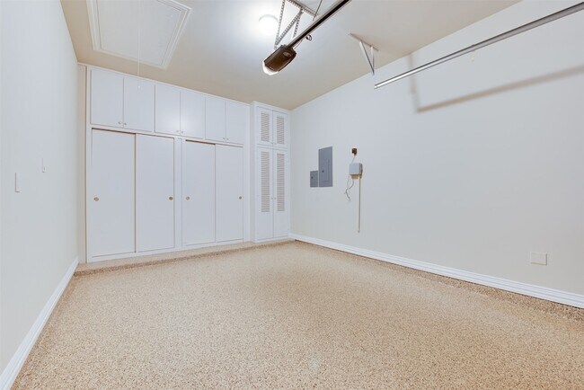 Building Photo - 2011 Flower Garden Ln