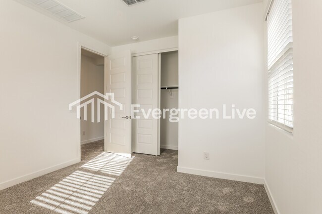 Building Photo - 10118 E Ulysses Ave