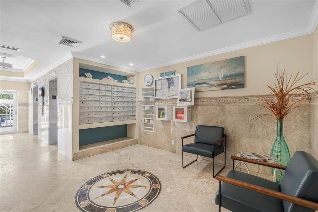Building Photo - 1160 Hillsboro Mile