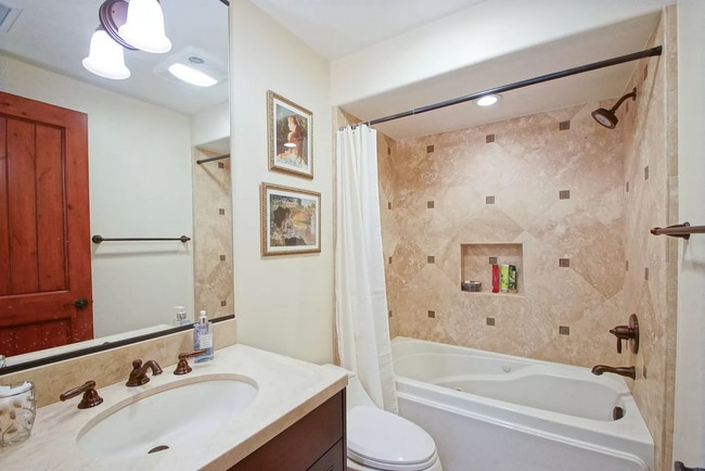 Building Photo - LUXURIOUS & FULLY FURNISHED, 2800 SQ FT WALKSTREET HOME W/ GREAT OCEAN VIEWS, LARGE DECK, 3 BALCO...