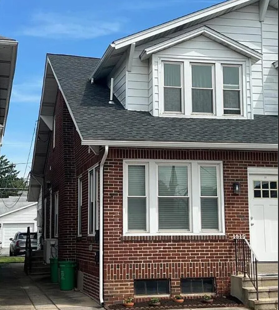 Building Photo - 1915 W Livingston St