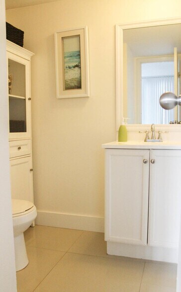 Building Photo - 1830 Embassy Dr