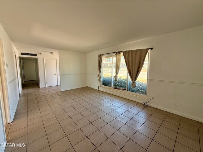 Building Photo - 2900 Polk Ave