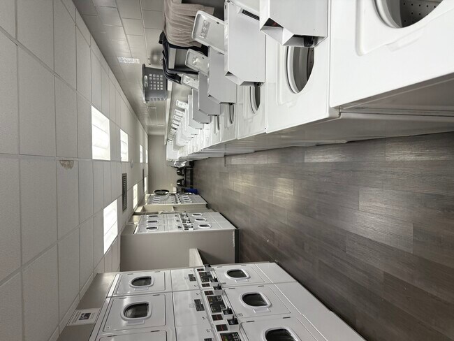 Building Photo - 1560 N Sandburg Terrace