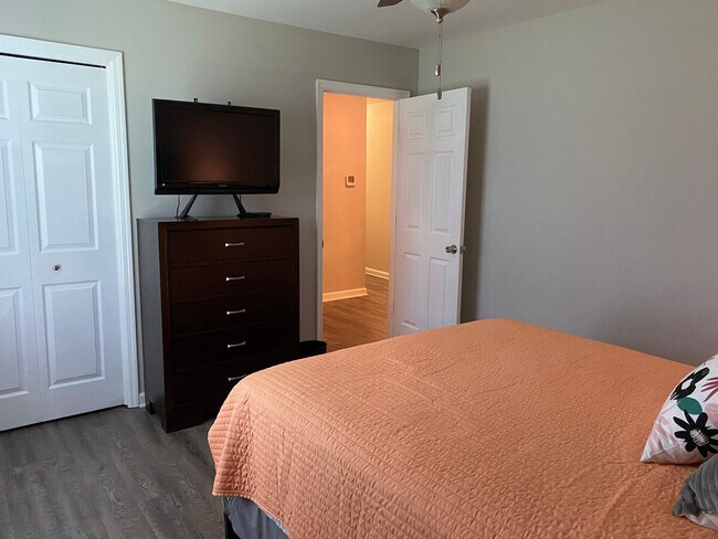 Building Photo - 1565 Pinebreeze Dr