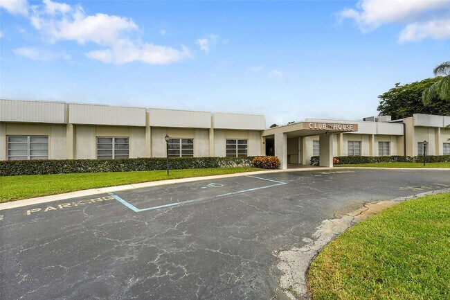 Building Photo - 2769 Ashley Dr W