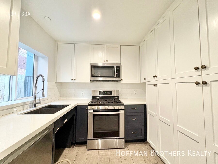 Building Photo - 6032 Romaine St