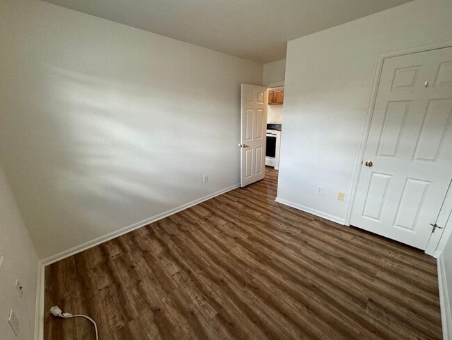 Building Photo - Goss Street Duplex