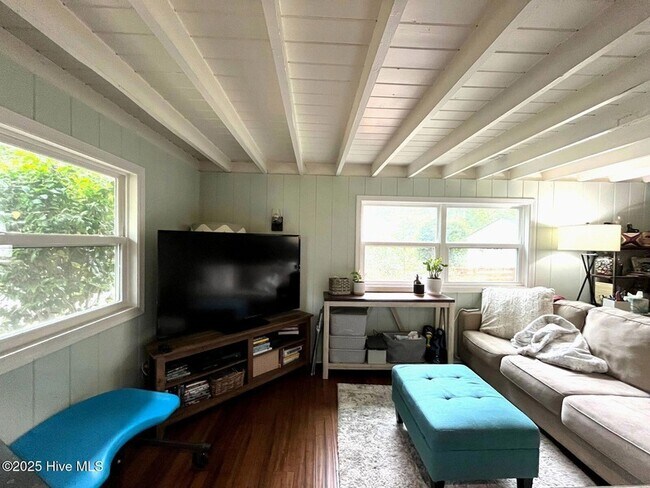 Building Photo - 375 Midland Rd