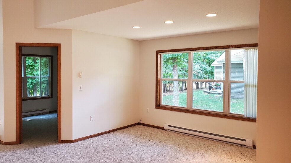 Building Photo - 335 Maple Ridge Ct