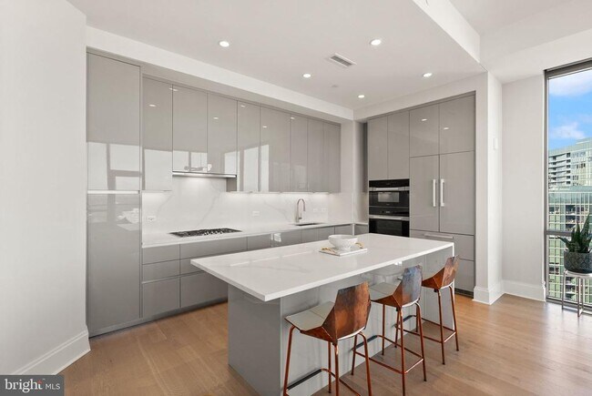 Building Photo - 7887 Jones Branch Dr