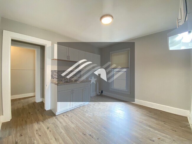 Building Photo - 323 Harrison St