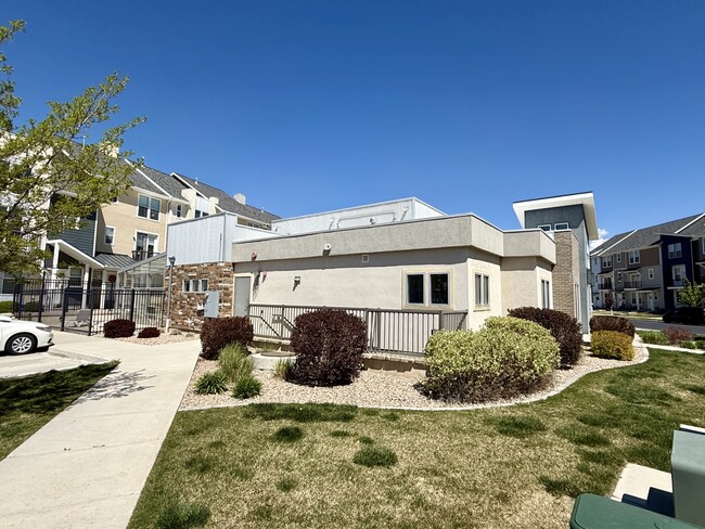 Building Photo - 1063 S 2760 E