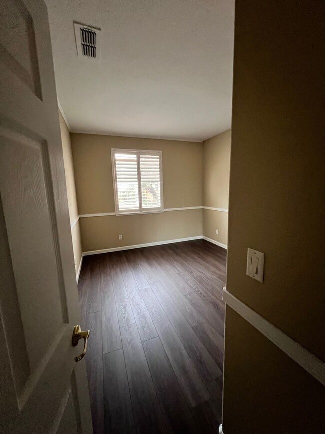 Building Photo - Sundance Lake Home Ready 4 LEASE