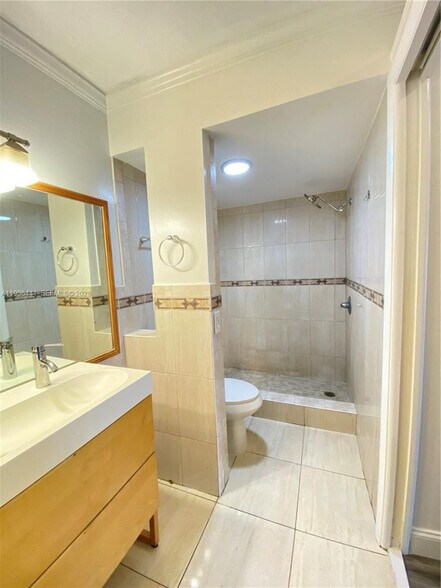 Building Photo - 17051 NE 35th Ave