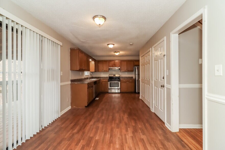 Building Photo - 5065 Brown Rd