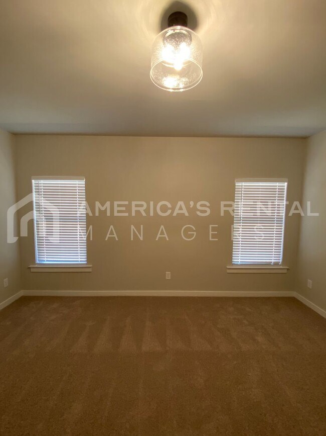 Building Photo - 210 Ridgeview Cir