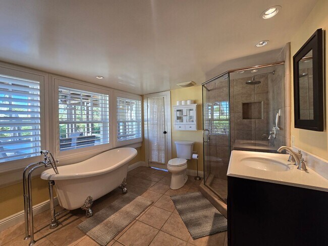 Building Photo - Updated Wood Streets home for Rent