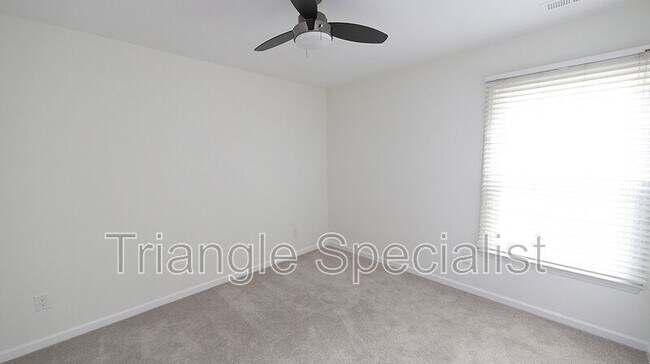 Building Photo - 205 Brook Creek Dr