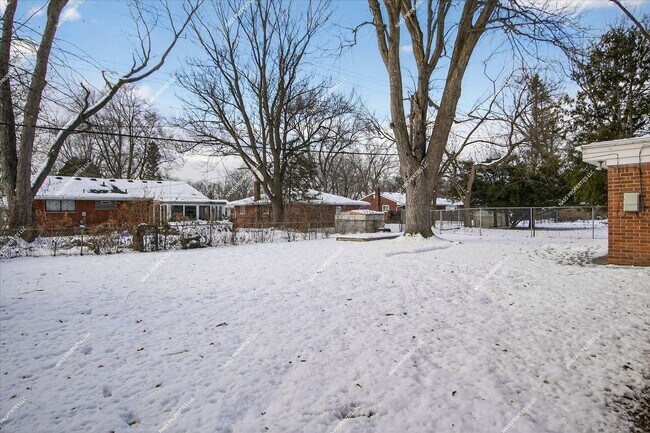 Building Photo - 28555 Stuart Ave