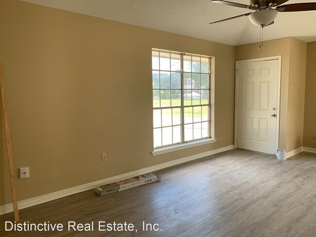 Building Photo - 3 br, 1.5 bath House - 104 Parkway North