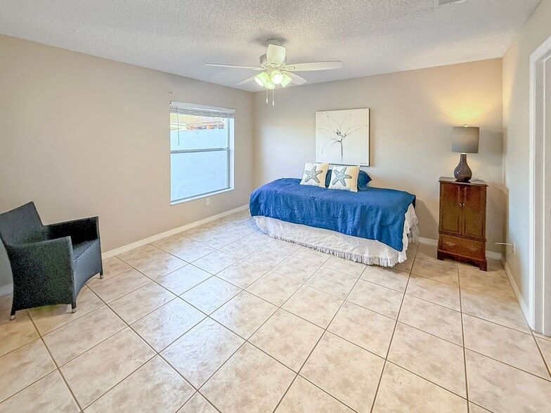 Building Photo - 408 Duarte Ln