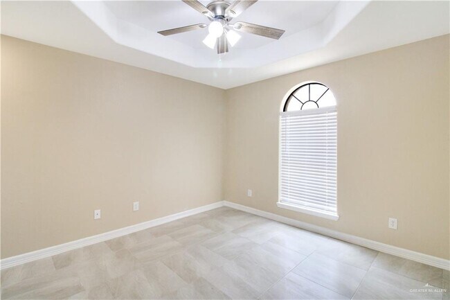 Building Photo - 28 N Champagne