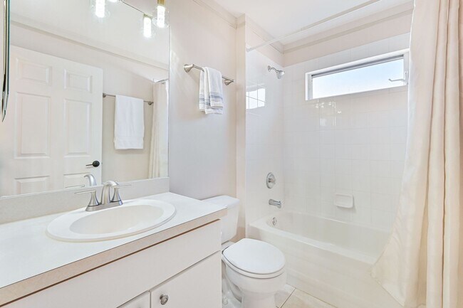 Building Photo - AVAILABLE June 1 - Single Family Pool Home in the Heart of Three Oaks