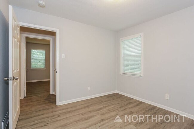 Building Photo - 1009 E Jefferson St