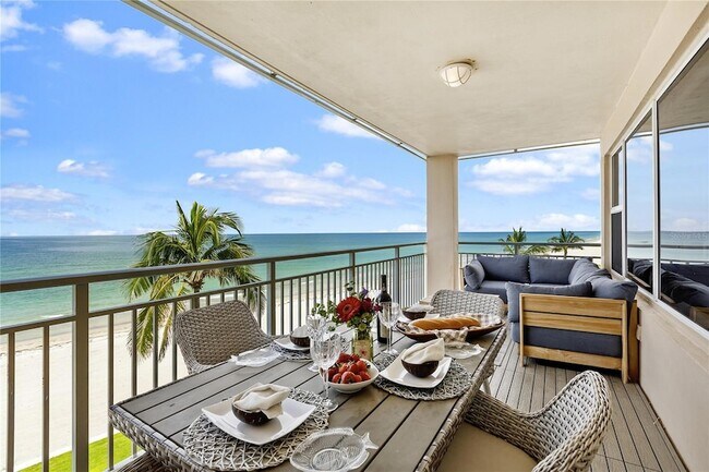 Building Photo - 601 Longboat Club Rd