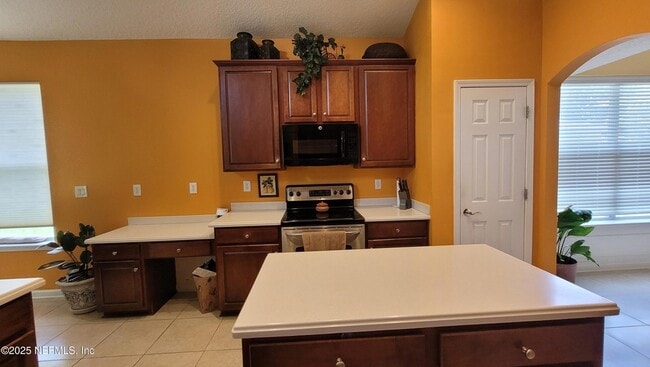 Building Photo - 8247 Hedgewood Dr