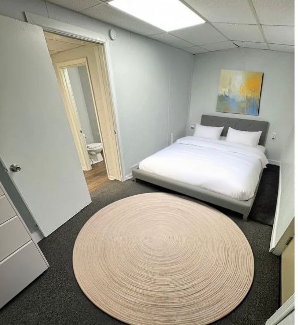 Building Photo - Completely Remodeled Spacious One-Bedroom Apartment First Floor