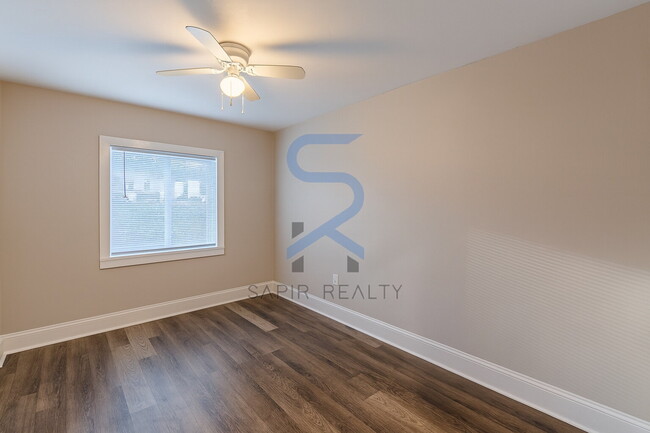 Building Photo - LIMITED-TIME OFFER! Apply today with NO APPLICATION FEE! Terms apply. Call (678) 487-7896, Option...