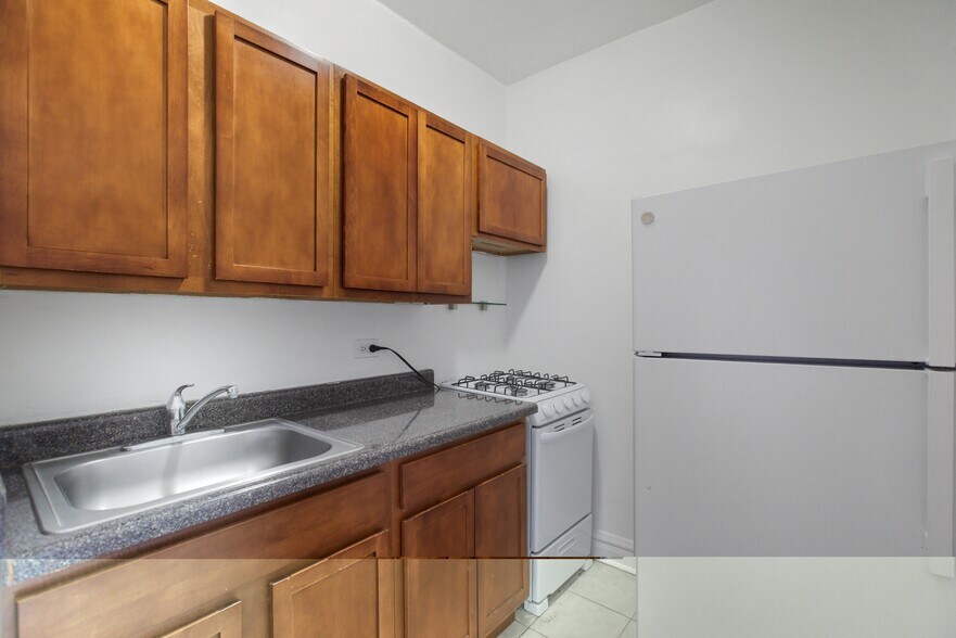 Building Photo - 4827 N Damen Ave